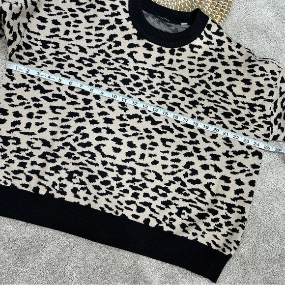 T Tahari Light Wood Cheetah Print Sweater Pullover Crew Neck Long Sleeve Size L - Picture 15 of 16